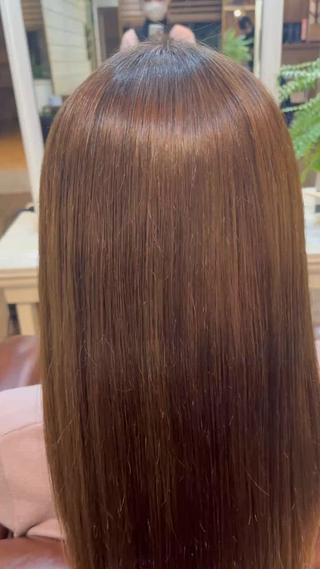 Aujuaの数ある種類からお客様1人ひとりに合ったトリートメントの組み合わせを選び、お席で施術を行うメニューになります

赤ちゃんの様なしなやかな仕上がりで業界話題の髪質に合わせたプログラムトリートメント♡ 