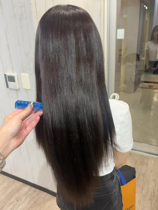 暗めのカラーもお任せ下さい
お客様のライフスタイルに合わせたスタイルお作りします！ 