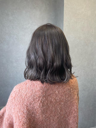 2ブリーチ必須のカラーになります
赤みを消した透明感あるサンドベージュ 