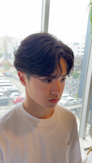 ニュアンスフェザーパーマ
元【東京原宿メンズ有名店】5年勤務
有名店出身だからこそのクオリティをお約束します！
お客様のライフスタイルやファッションに合わせた技術を提供 