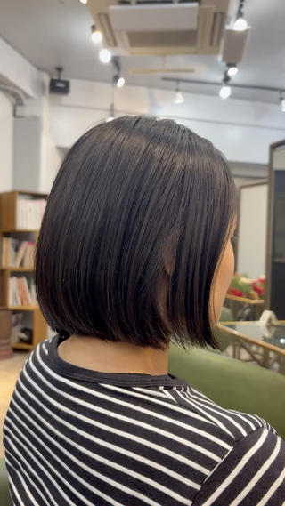 少し厚みを残したボブ！
軽めのオイルをつけてあげるだけでも大人な雰囲気に！ 