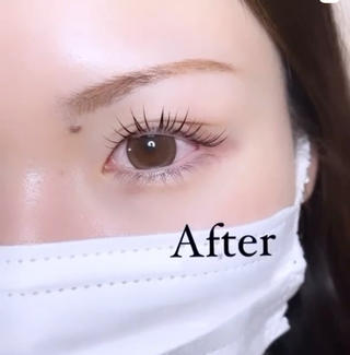 大人気！パリジェンヌラッシュリフト
まつ毛パーマのお薬よりもまつ毛にかかる負担を1/3 にダメージ軽減
目尻流しめで目幅を大きく魅せ、アイライン効果も♪ 