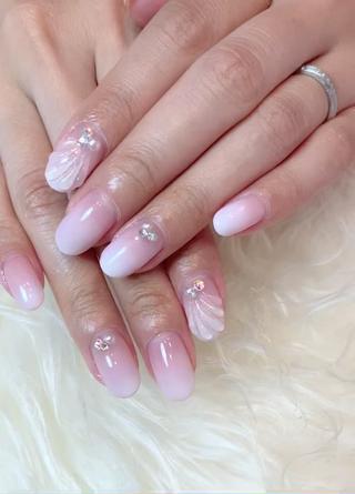 上品ホワイトグラデーション

エアジェルでふんわり綺麗な
白グラデーション️

マニキュアじゃできない
セルフジェルネイルでも
かなり難しいですね

難易度の高いネイルは
ぜひ綺麗にできるサロンにきてくださいね️

.
.
.
 ♡♡Sweets&nail♡♡
【スイーツアンドネイル】
 辻堂駅徒歩9分 

こだわり派オトナ女子におすすめのサロンです

ネイルブックからのご予約、フォローは
こちらからお願いします
 
@minako.sweets 
#辻堂スイーツアンドネイル

公式LINE➵  @572nwilw

#夏ネイル#上品ネイル#ネイル#可愛いネイル #大人可愛いネイル#大人女子ネイル#トレンドネイル#シンプルネイル#ブライダルネイル#美フォルムネイル#白グラデーションネイル #ベイビーブーマー #エアジェル#オフィスネイル#マオジェル #マオジェル導入サロン神奈川#セルフネイル#人形の鱗ネイル#マーメイドネイル#ピンクネイル #キレイめネイル #辻堂#茅ヶ崎#藤沢ネイルサロン#辻堂ネイルサロン#茅ヶ崎ネイルサロン#nails 