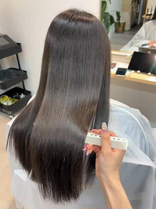 暗めのベースだと難しいのでブリーチ無しダブルカラーをオススメしています
透明感抜群グレージュカラー 