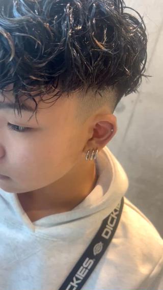 パーマ メンズ 白濱 友樹のヘアスタイル