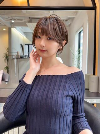 大人の魅力を引き出すショート
首元スッキリで小顔見え効果もバッチリ
毎朝のスタイリングも簡単で、サッと乾かすだけでキマる

「なんだか雰囲気変えたいな…」そんな方にピッタリ！
季節感もアップして、周りからの褒められヘアに

新しい自分に出会うワクワク、ぜひ体験してみませんか？ 