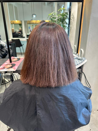 大宮で叶う絹髪明日からの人生を変えませんか？
【髪質改善×縮毛矯正】
毎日のセットがラクになる”素髪のようなナチュラルストレート”
クセやうねり、広がりを抑えながら、ダメージを最小限に
艶感もUPで触れたくなる仕上がりに
お悩みに合わせて薬剤選定しますので、初めての方もぜひご相談ください 