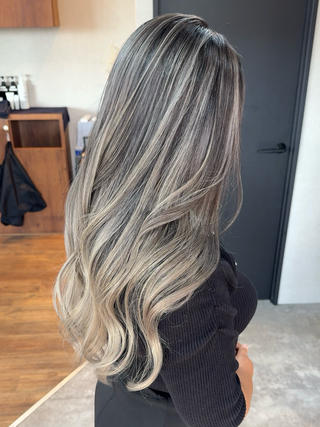 ロング Foi by Belle都賀店（フォワ バイ ベル）所属・FoibyBelle ﾌｫﾜﾊﾞｲﾍﾞﾙのヘアスタイル