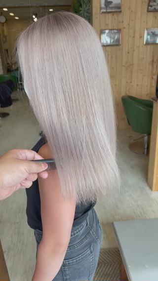 セミロング カラー FoibyBelle ﾌｫﾜﾊﾞｲﾍﾞﾙのヘアスタイル