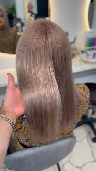 シールエクステ、ハイトーンは是非ご指名下さい!
ブリーチ回数、シールエクステの本数をしっかりカウンセリングで決めて無理のない施術を心がけているので安心して悩みや気になる点をお話しください!