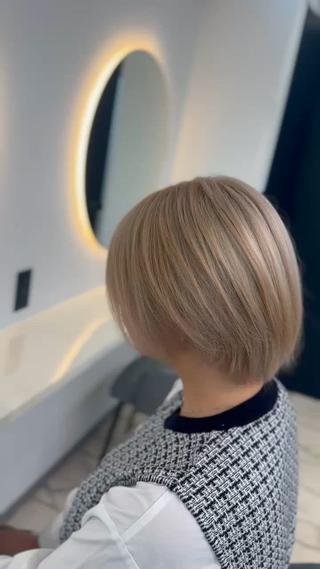 シールエクステ、ハイトーンは是非ご指名下さい!
ブリーチ回数、シールエクステの本数をしっかりカウンセリングで決めて無理のない施術を心がけているので安心して悩みや気になる点をお話しください!