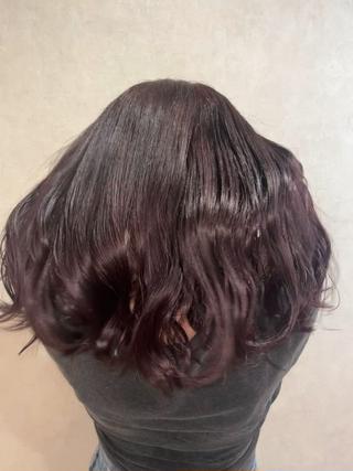 カラー＆トリートメント

今まで赤みが強いボルドーカラーが多かったのですが、
気持ち雰囲気を変えたくしっかりカウンセリングをさせて頂き、紫味が強めのボルドーカラーをすることで
大人っぽさを出しつつ肌のトーンもアップします！

少し雰囲気を変えるだけで気分もがらっとと変わるので
是非私にお任せください︎︎

お待ちしております(*^^*) 