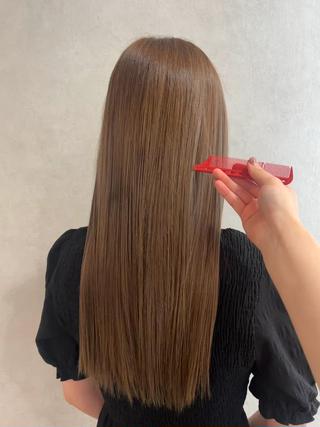 トリートメントでここまで綺麗に️️

ブリーチの履歴ある方でもツヤっとな髪の毛になります！
この夏乾燥、広がり気になる方いらっしゃいませんか！

是非皆が2度見してしまう髪の毛にしましょう
お待ちしております
 