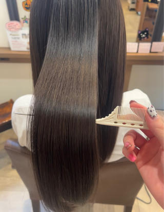 お客様の悩みに合わせてシャンプーを選び
COTAのツヤツヤになるプレミアムトリートメントしました 