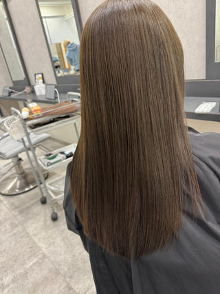 水素トリートメントでサラサラに

長さ料金
ミディアム500円
ロング1000円
スーパーロング2000円
 