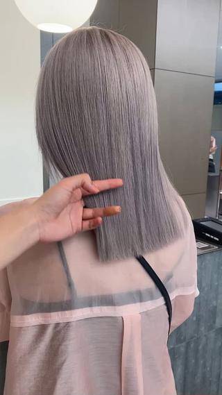 新しく入った髪質改善カラー

すごいサラサラでハイトーンの方にもおすすめです！
ハリやコシをしっかり与えてくれちゃいます！

色味はブリーチ3.4回ベースの方です◎ 