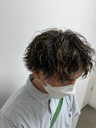 メッシュにツイストスパイラルパーマ 