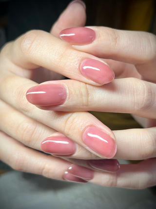 ベースの段階で感激してくださるお客様多数
なんともありがたく、自信になります
ほんとにありがとうございます
シンプルなワンカラーネイル
透明感120% 