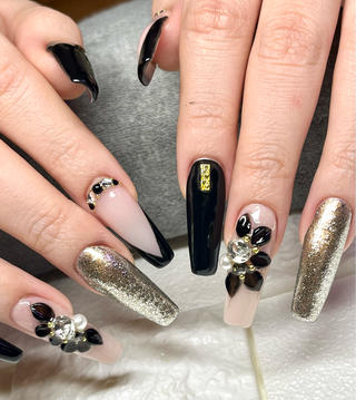 ロング料金、パーツ、スカルプ別途になります
なかなかタイミングが合わずに
なんとっっっ
2ヶ月経過
生活環境により、個人差はございますが
当サロンはなかなかリフトしません

いつも大事にしていただきありがとうございます 