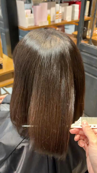 縮毛矯正
髪質、履歴、状態に合わせて薬を選定し気になるボリューム感を抑えました！
梅雨の時期前にぴったりです！ 