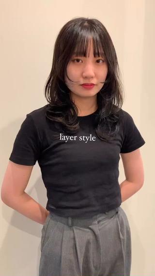 透け感のある暗いグレージュに、たっぷりレイヤー
とっても可愛いです!