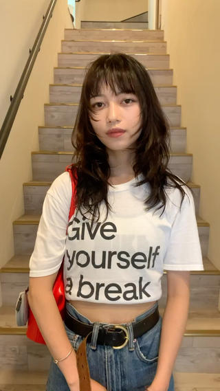 顔まわりにざっくりフェイスレイヤー
ルーズにくずすことでお洒落に、、!