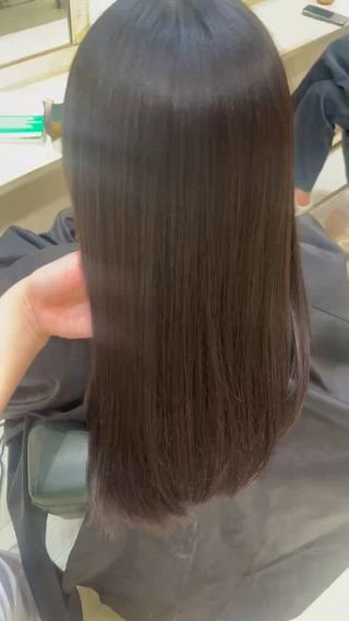 酸性ストレートで柔らかい自然な仕上がり
風になびくサラサラストレートです

このサロンに入って
仕上げにアイロンを使わないことに感動しました。
アルカリではなく酸性の薬剤を使うことによりアルカリ特有のカチカチ感を抑えた柔らかい仕上がりになります。

お家でのケアも大切です。
サロン開発のシャンプーとトリートメントは心からオススメできる商品です。
お値段は市販のものより張りますが、乾かすだけでこの状態になるのでドライヤーやスタイリングの時間を短縮することができ日々のストレスが軽減されます。将来の自分への投資として、ぜひ一度お試し下さい！ 