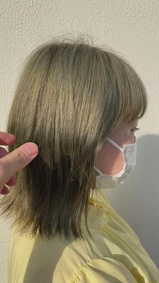 オリーブベージュ 