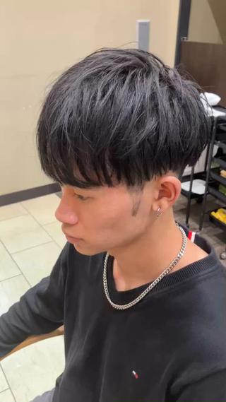 メンズマッシュの動画バージョンになります。
スタイリングをナチュラルな感じに仕上げました。 