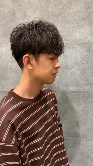 マッシュカットモデルの動画バージョンになります。
ご自宅でもスタイリングがしやすいように量感調整や
スタイリングの仕方も細かくお伝えしております。
刈り上げの際の部分は少し短く刈り月日が経っても気になりくく意識しております。 