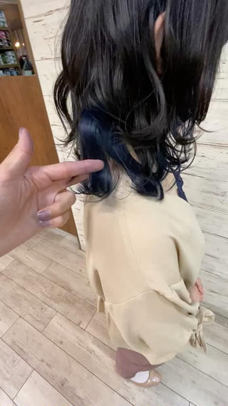 ナチュラルウルフ×インナーブルー
個性派過ぎないウルフスタイルに
ちょっと攻めたインナーブルーがかわいいです