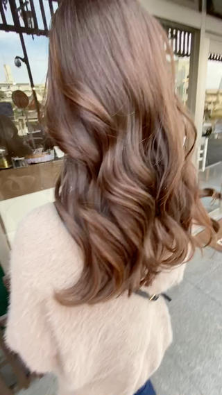 柔らかいベージュ系カラー