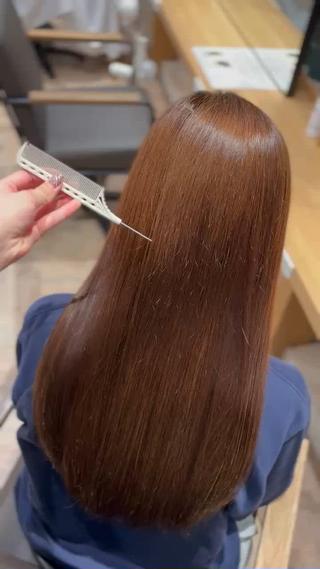 ロング カラー AVANCE.尼崎所属・岡部 りあのヘアスタイル