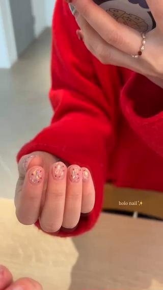 まるで宝石箱みたいなホロネイル