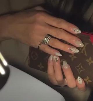 ネイル MHR nailのネイルデザイン