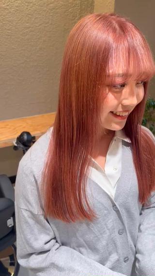 【思わず振り向かれる上品で可愛い暖色系 color】
.
ブリーチをしてすごく痛んでしまった。
.
ブリーチをするかすごく迷っている。
.
そんな経験あると思います、、
.
ブリーチは誰にいつ任すかがとても重要です。
.
僕の考え抜いた、オリジナルなカラー配合で
.
”艶のある思わず振り向きたくなる 上品なcolorに仕上げました〟
.
必要な部分にだけ、適切なブリーチを使い分けているので
.
ブリーチでの痛みを最小限に抑えています!
.
ブリーチやハイライト color入れたら痛むってイメージがあると思いますが
.
僕のブリーチカラーなら最小限のダメージで仕上げます!