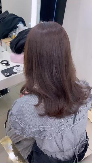 人気のグレージュカラー
気になる赤みやオレンジみを打ち消してくれます