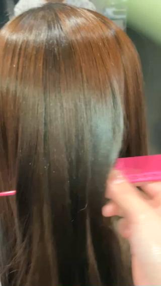 〜本気の髪質改善〜髪質改善縮毛矯正 (ビフォー・アフター)
1人1人の髪質や癖の形状、履歴を考慮して矯正剤を作っています!
→是非お任せください!
矯正中に活性ケラチン、ファイバーハンス、マレイン酸配合の特殊エキスで中間処理して、特殊トリートメントで質感再生へ→ ケラチンとの架橋構造を作り、毛髪深部から強度を高め、柔軟性や保湿力を保ちます。
※履歴、ダメージ加減でご期待に添えない場合がございますのでご了承下さい!