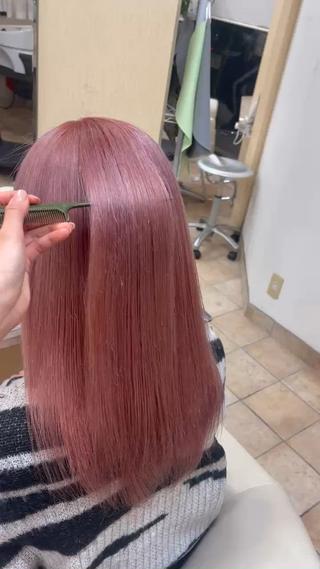 ピンクベージュ