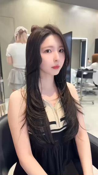 韓国レイヤーカットとブルーブラック