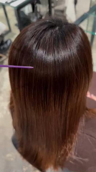 4ヶ月ぶりの縮毛矯正という事で毛先の部分をトリートメントで補強しながらとても綺麗に伸ばすことが出来ました！ 