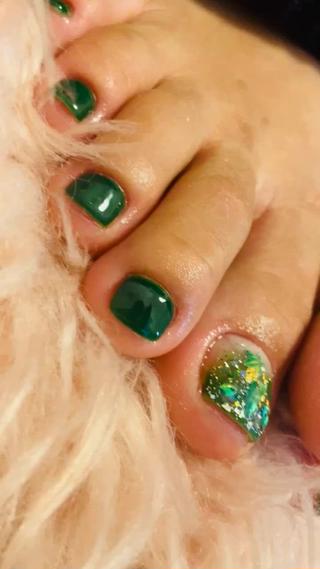 フットデザイン
ワンカラ＋簡単ア-ト２本
カラチャンジ無料
料金4600円
ジェルオフ＋1000円 