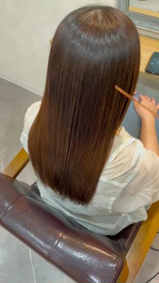 縮毛矯正で自然なツヤ髪に
ドライヤー時間短縮、毎日のお手入れが楽になります！
ホームケアやしっかり乾かすことが大事！ 