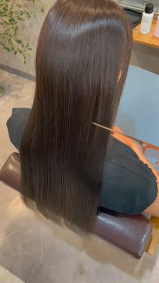 今まで暖色カラーをしていたお客様。
雰囲気を変えたいということでトーンダウンしました！
赤みを抑えたナチュラルブラウンカラー 