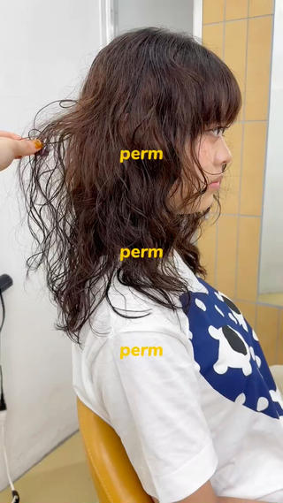 ロングゆるっとパーマ
ルーズ過ぎず程よくカール感があるスタイルが今っぽくてかわいい️ドライな質感にも合わせやすくてムースとの相性も良いのでスタイリングも簡単で挑戦しやすいです!
暑さが続く夏パーマセットで涼しくお洒落にしませんかっ︎