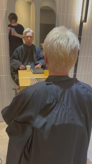 ショート 複雑履歴に対応ブリー チ無しダブルカラーのヘアスタイル