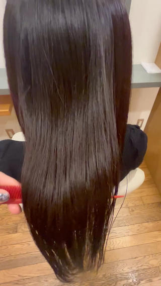 頭浸浴+トリートメント 

シャンプー台で行う簡単なトリートメントだけでブリーチ毛にもツヤと天使の輪ができます️ 