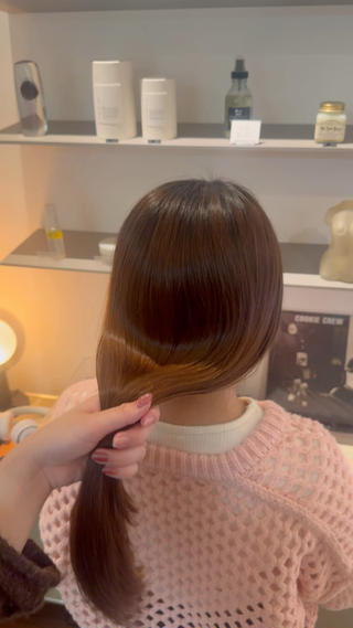 お店最高級のトリートメントです️
必ずサラサラツヤツヤに仕上げます！！ 