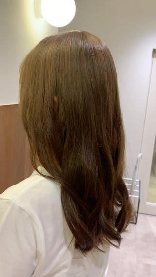 ブリーチ無し、赤みを抑えた寒色系グレージュです
【ロング料金なし・ケア剤入りカラー】 