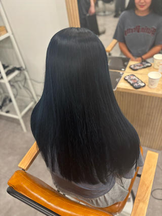 元々青の色からネイビーブルーに仕上げました
気に入ってもらえてよかったです 